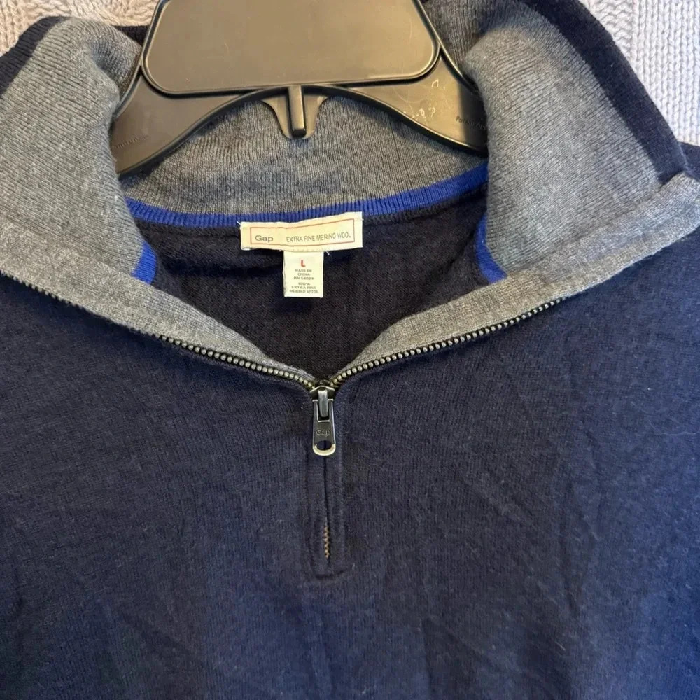 Gap Sweater Mens Large 100% Extra Fine Merino Wool Navy Blue 1/4 Zip Long Sleeve - Picture 2 of 9